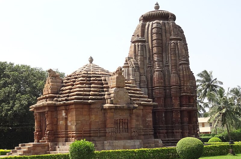 Rajarani Temple Bhubaneswar – Discover Romance of Stone Carvings with Affordable Hotels