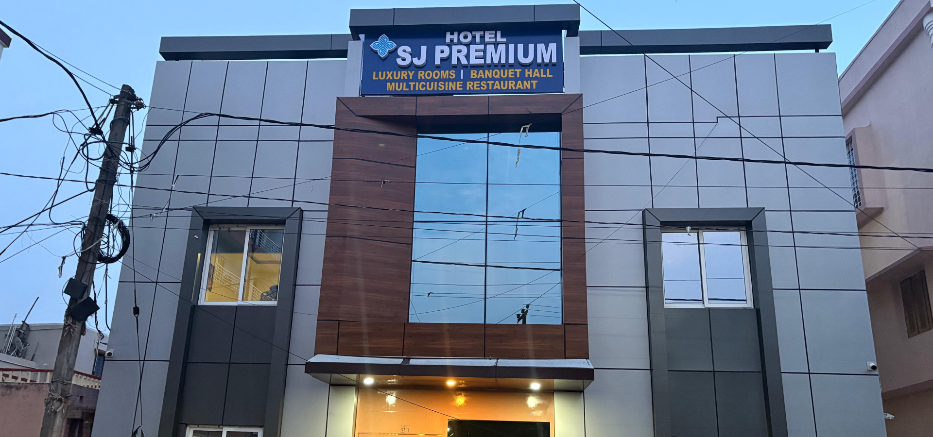 SJ Premium hotel exterior
